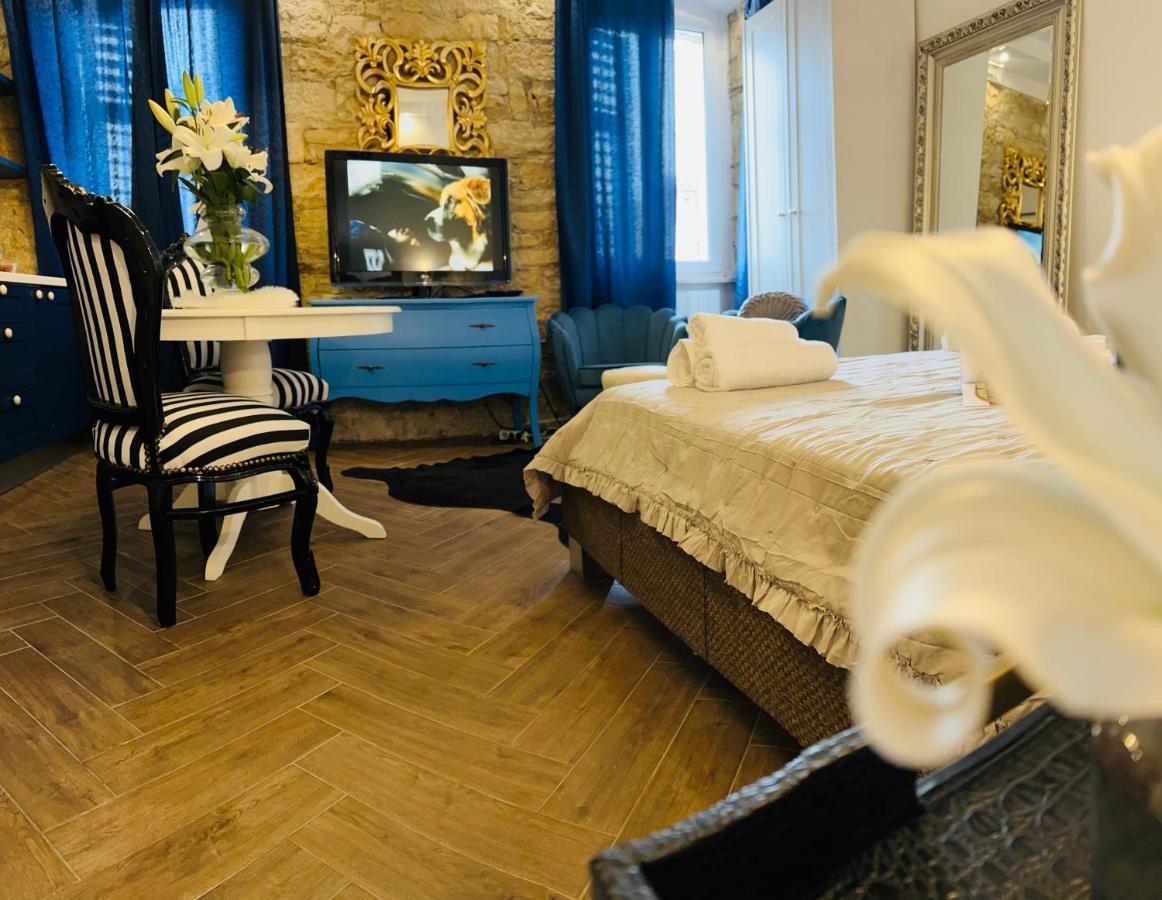 La Dolce Vita Luxury Apartments With Best Free Private Parking In City Center Pula Bagian luar foto