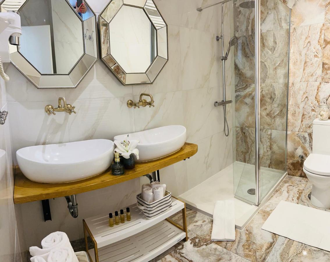 La Dolce Vita Luxury Apartments With Best Free Private Parking In City Center Pula Bagian luar foto