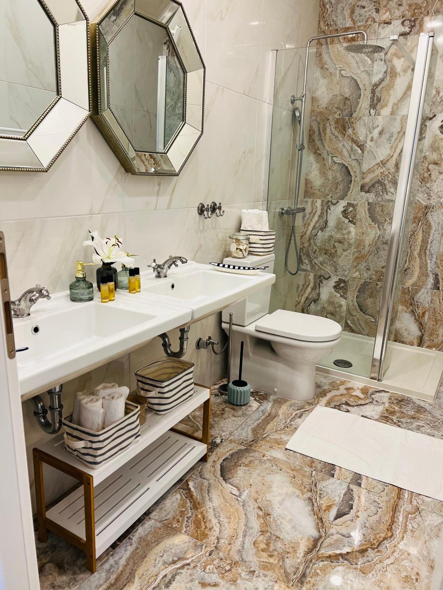 La Dolce Vita Luxury Apartments With Best Free Private Parking In City Center Pula Ruang foto