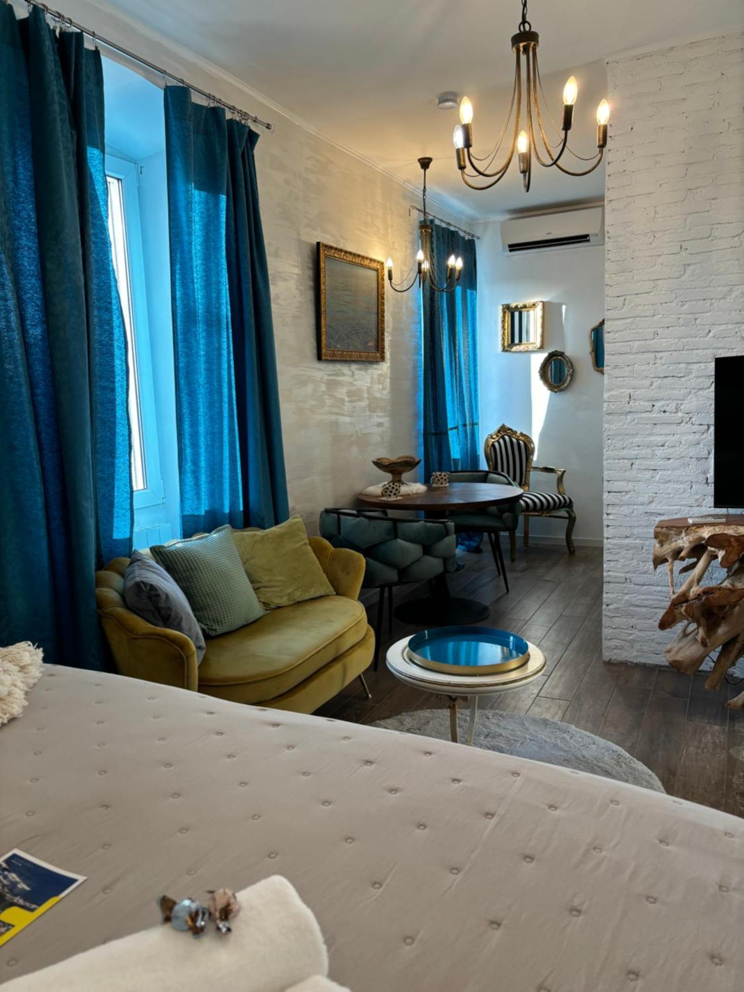 La Dolce Vita Luxury Apartments With Best Free Private Parking In City Center Pula Bagian luar foto