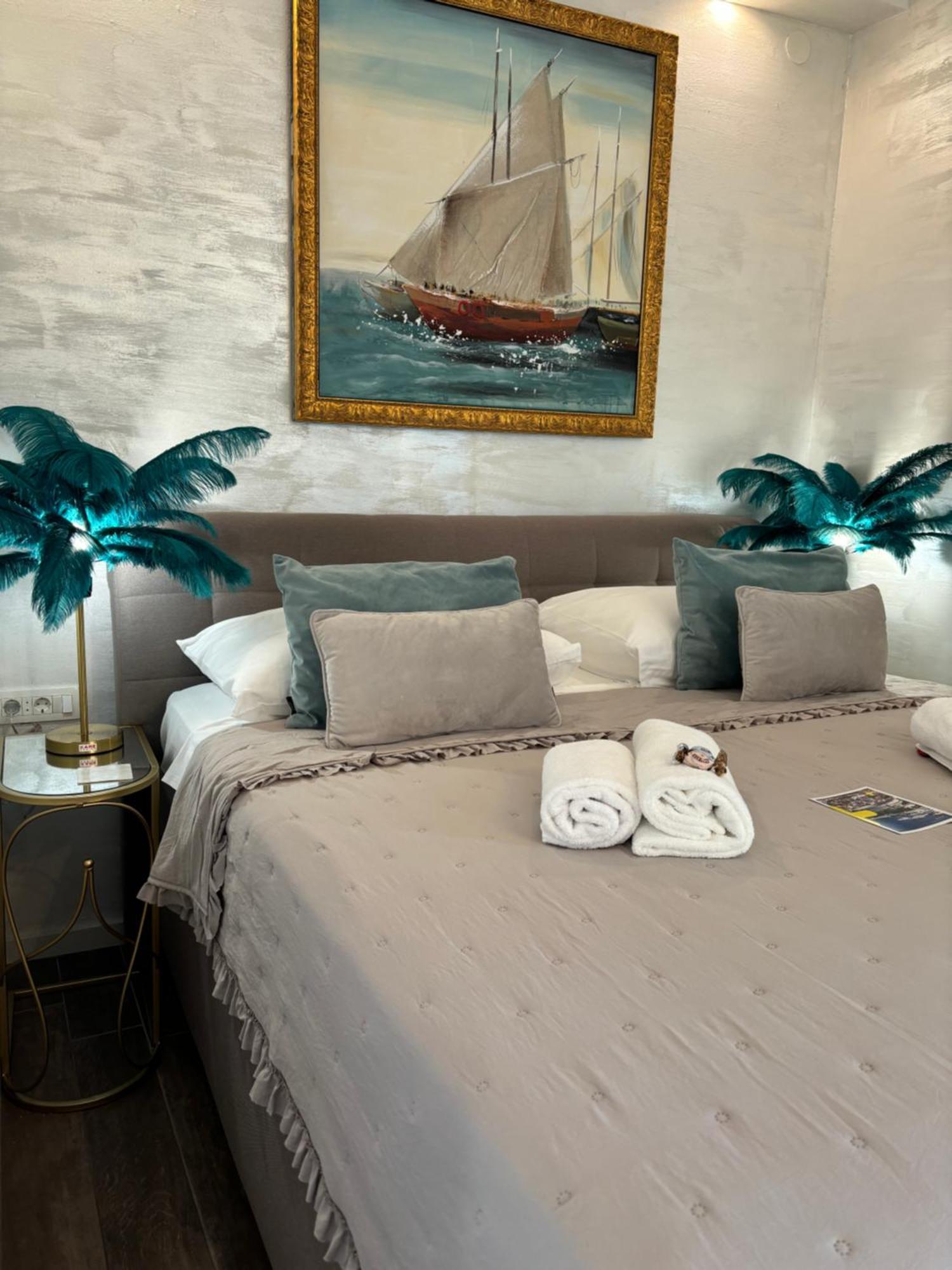 La Dolce Vita Luxury Apartments With Best Free Private Parking In City Center Pula Bagian luar foto